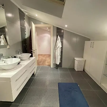 Private Near The Sea,4+1,pools,sauna,jacuzzi فيلة