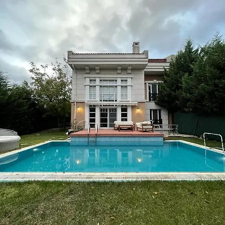 Private Near The Sea,4+1,pools,sauna,jacuzzi اسطنبول